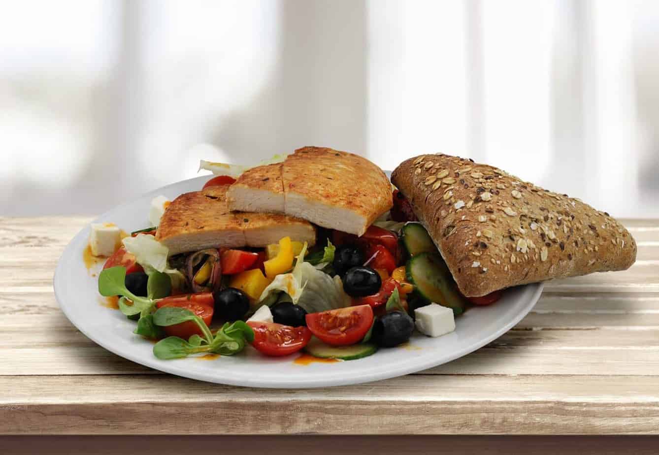 Sałatka grecka z kurczakiem